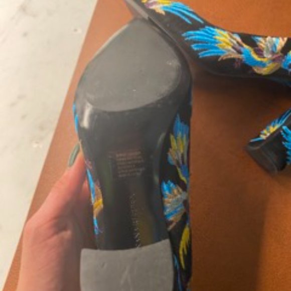 Banana Republic embroided shoes size 9 - Picture 3 of 4